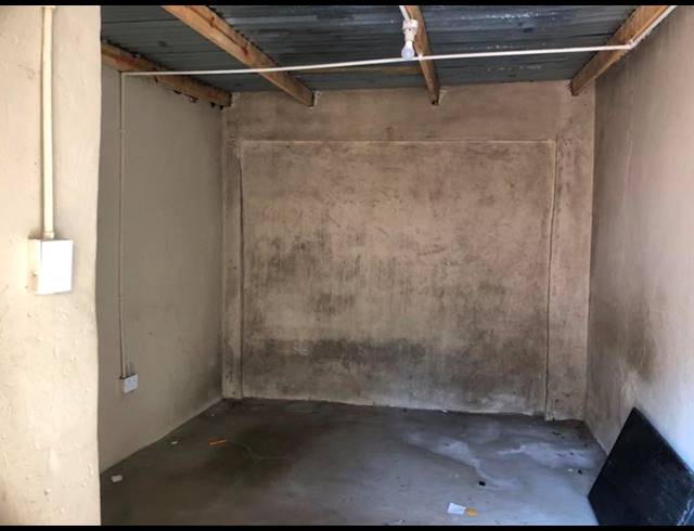 11 BEDROOM HOUSE FOR SALE IN BEZUIDENHOUT VALLEY
